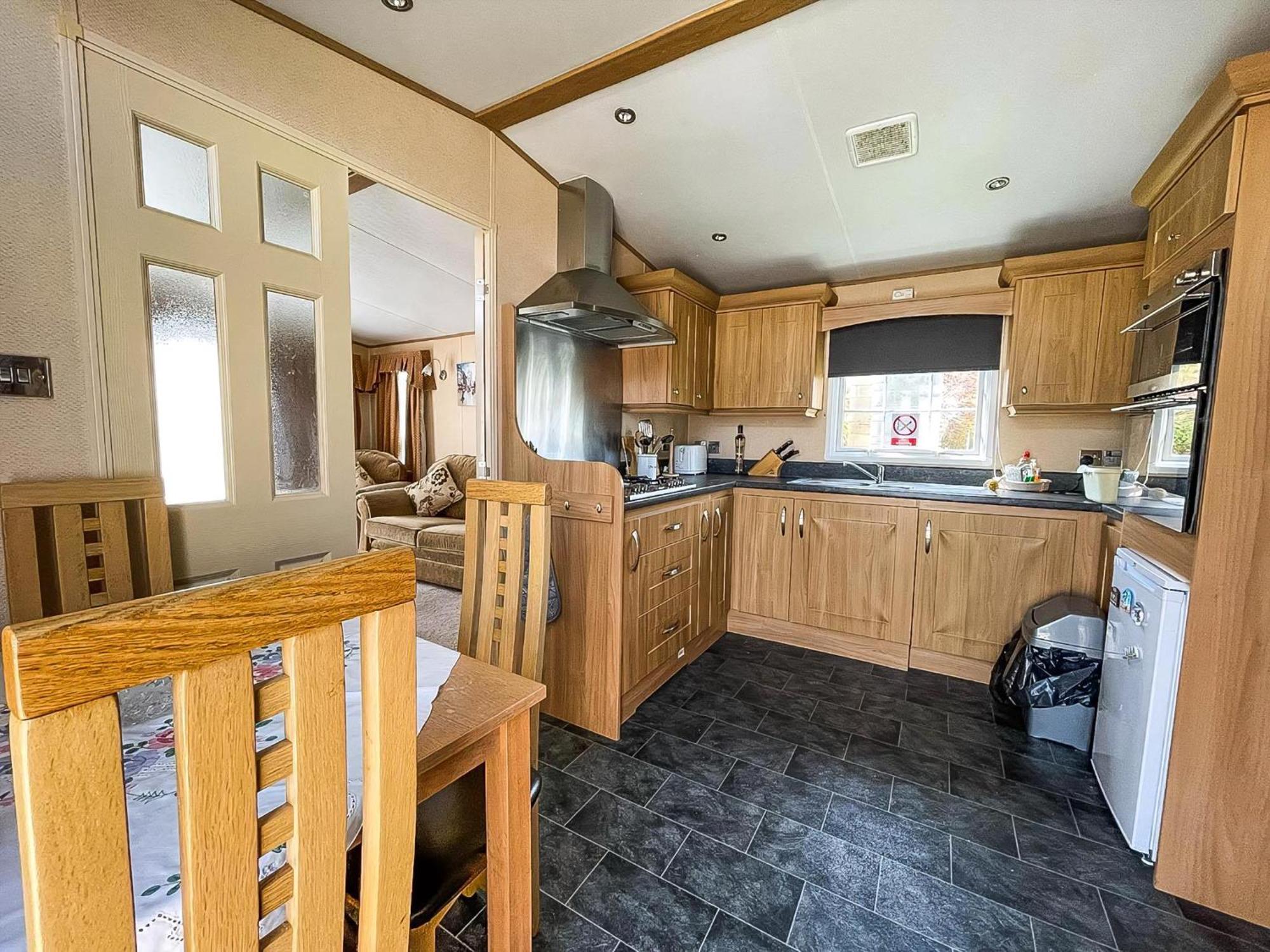 Lovely Caravan With Large Decking At Naze Marine Holiday Park Ref 17306Br Уолтон-он-Наз Экстерьер фото